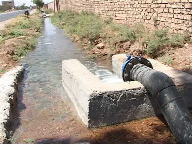 مرمت کانال‌های آب کشاورزی دلی باریک در سال جدید
