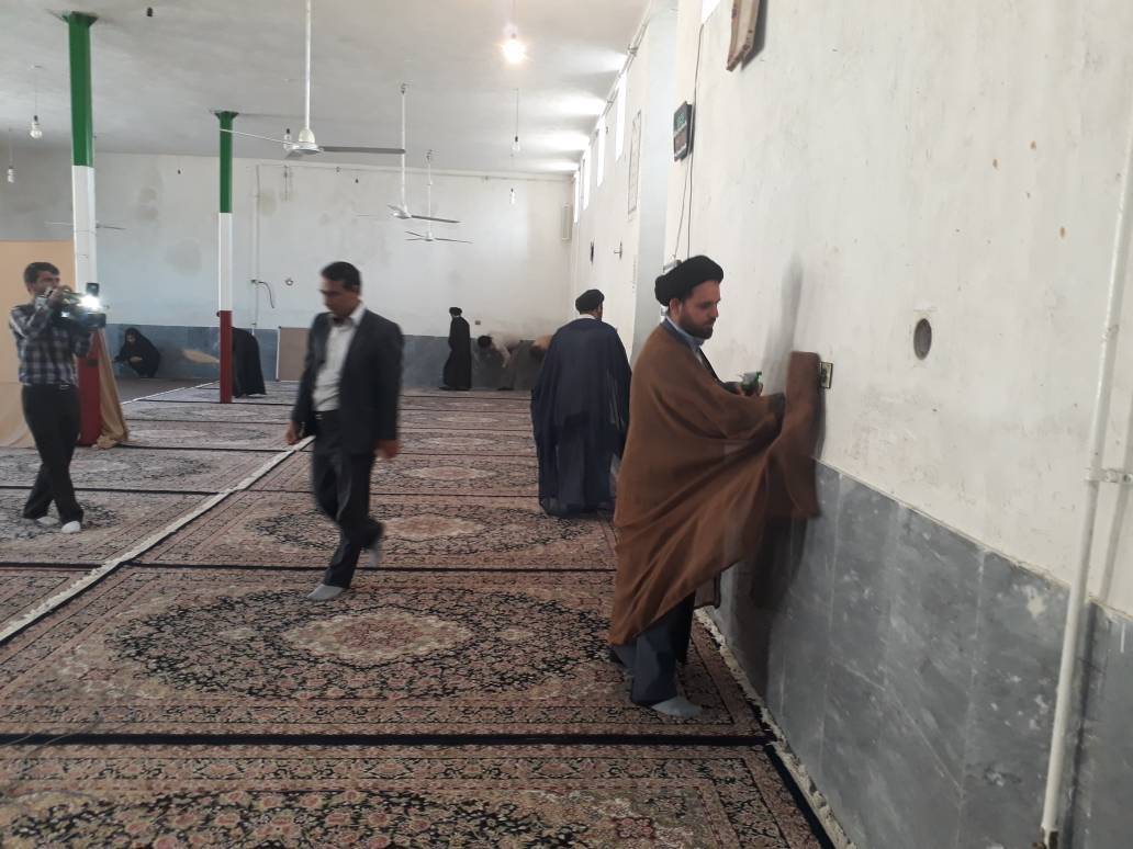 غبار روبی مساجد شهر سرفاریاب در آستانه ماه مبارک رمضان