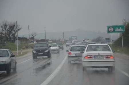 ترافیک روان در جاده‌های بارانی فارس