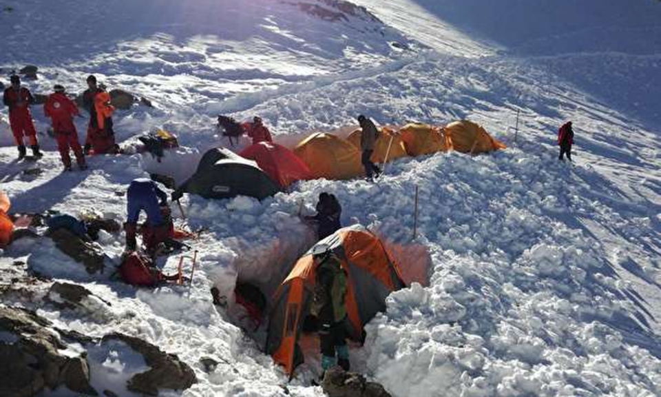 اعزام 3 نفر از نجاتگران کوهستان جمعیت هلال احمر تربت حیدریه به منطقه دنا