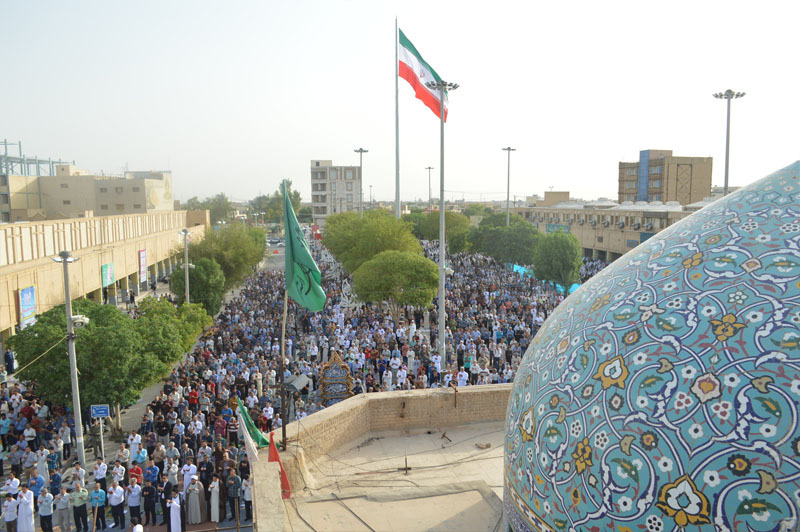 اقامه نماز عید سعید فطر در صحن مسجد جامع