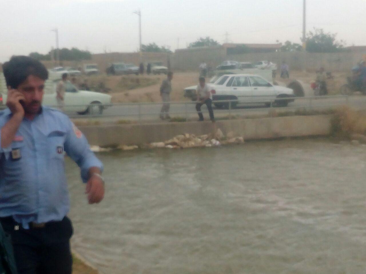 جان باختن نوجوان ملکانی در کانال آبرسانی