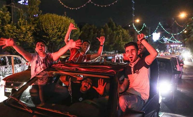 شادی مردم گچساران پس از پیروزی تیم‌ ملی مقابل مراکش