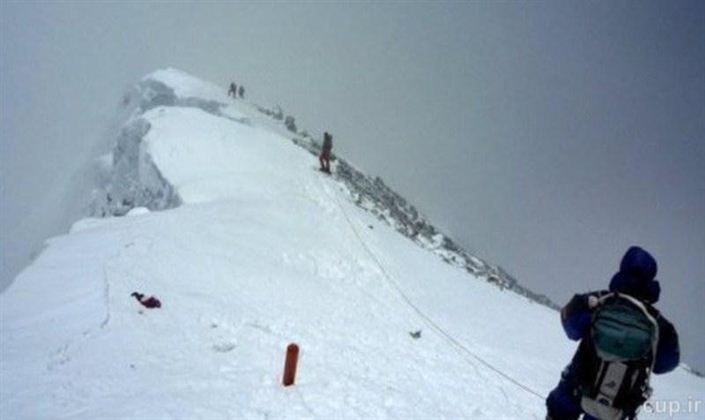 صعود کوهنوردان جهرمی به بلندترین قله استان قزوین