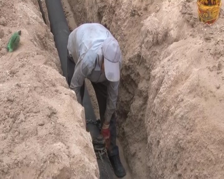 اجرای طرح اصلاح خط انتقال آب بهنامیه به شهر خور