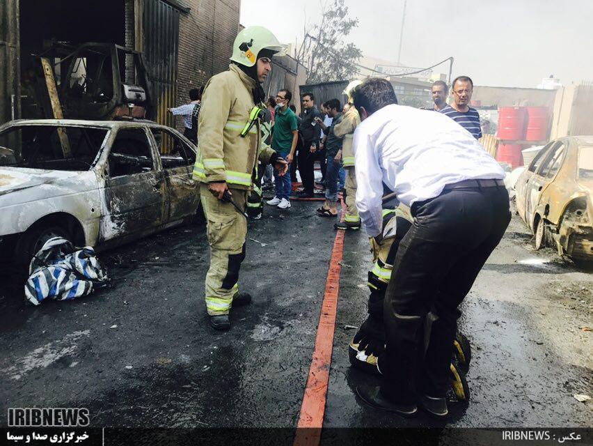 مهار آتش سوزي کارخانه رنگ کمال درجاده مخصوص کرج -تهران