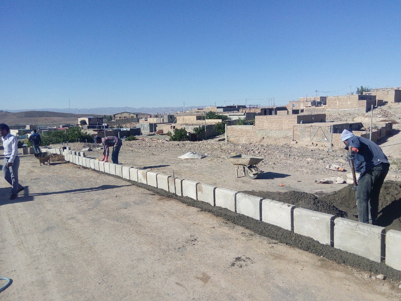 زیرسازی و آسفالت دو خیابان شهر قهستان