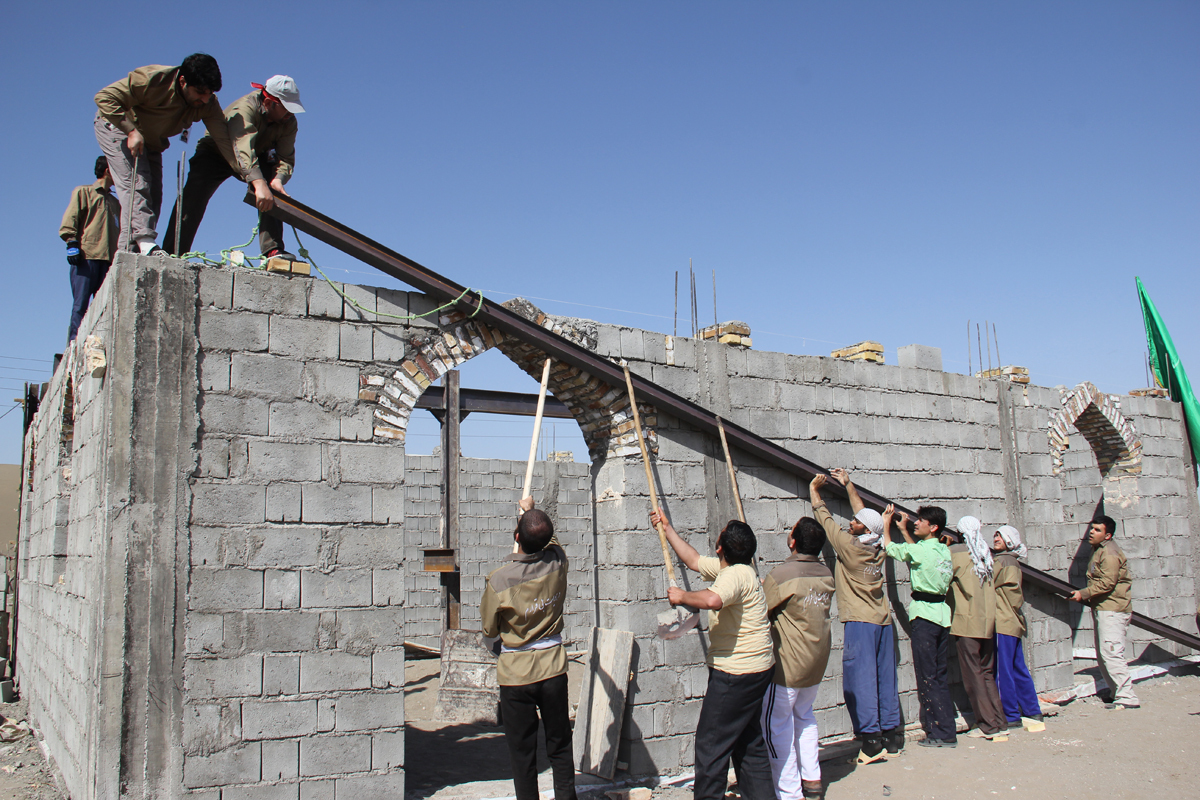 بازسازی خانه‌های سیل‌زده داراب