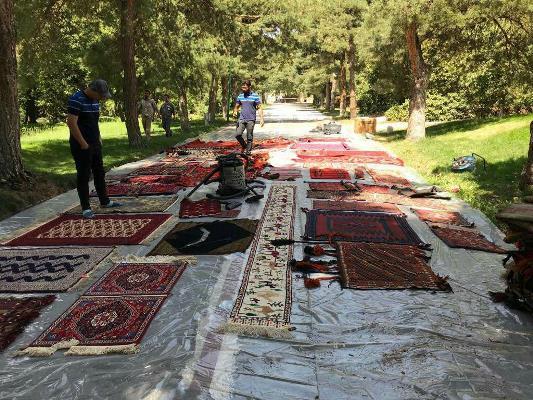 طرح شستشوی فرش ها و دست بافته های بومی یکی از مخازن مجموعه سعد آباد