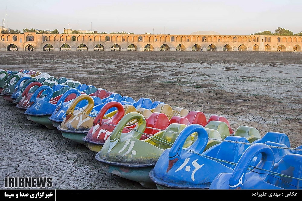 سایه بحران آب بر سر اصفهان و یزد + عکس