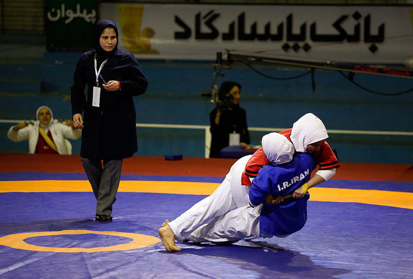 راه یابی کشتی گیر فارسی به مرحله پنجم تیم ملی بانوان