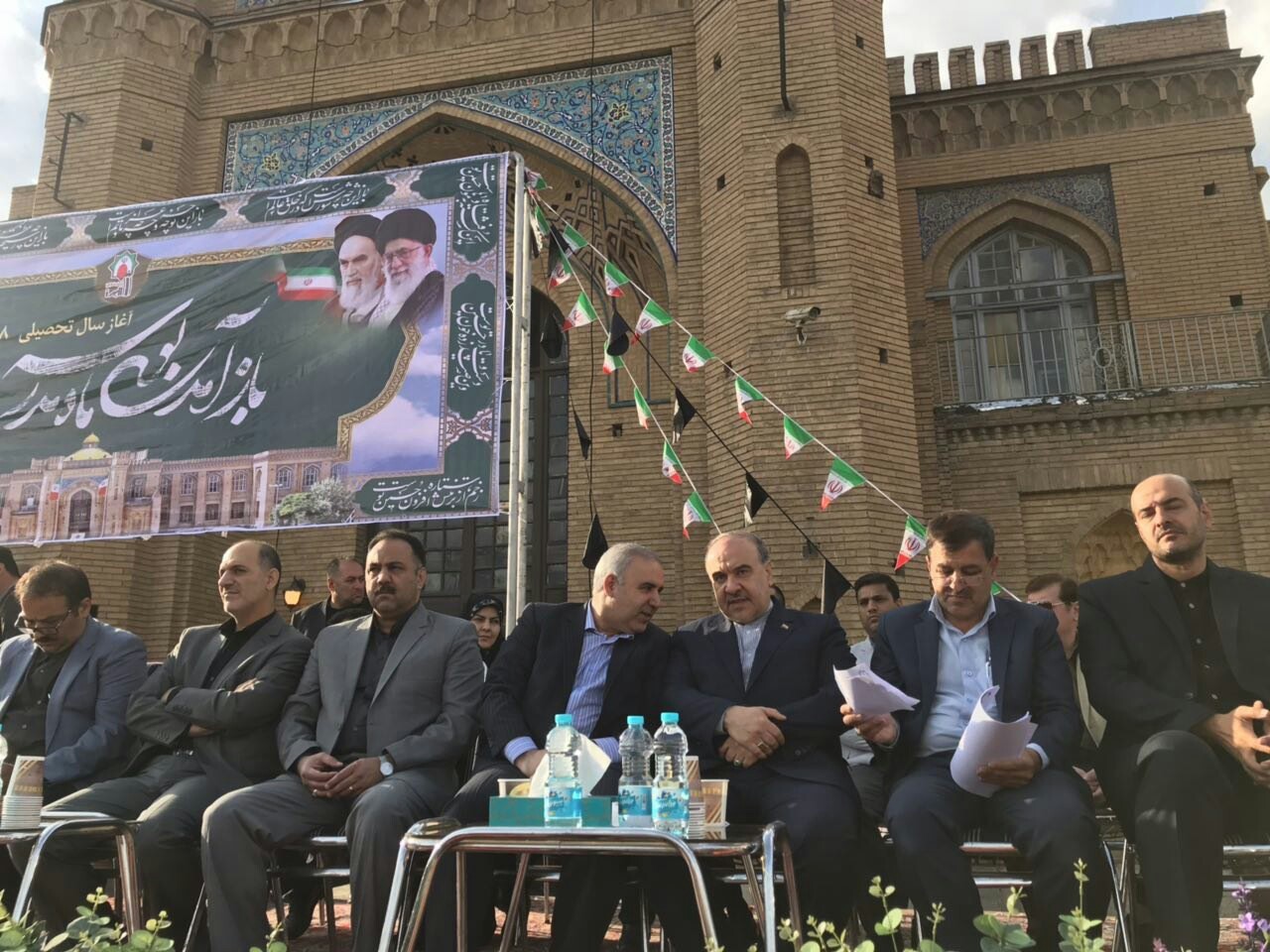 وزیر ورزش با حضور در دبیرستان البرز زنگ مهر را نواخت