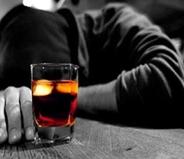 یک کشته و ۱۳ مسموم بر اثر مصرف مشروبات الکلی دست ساز
