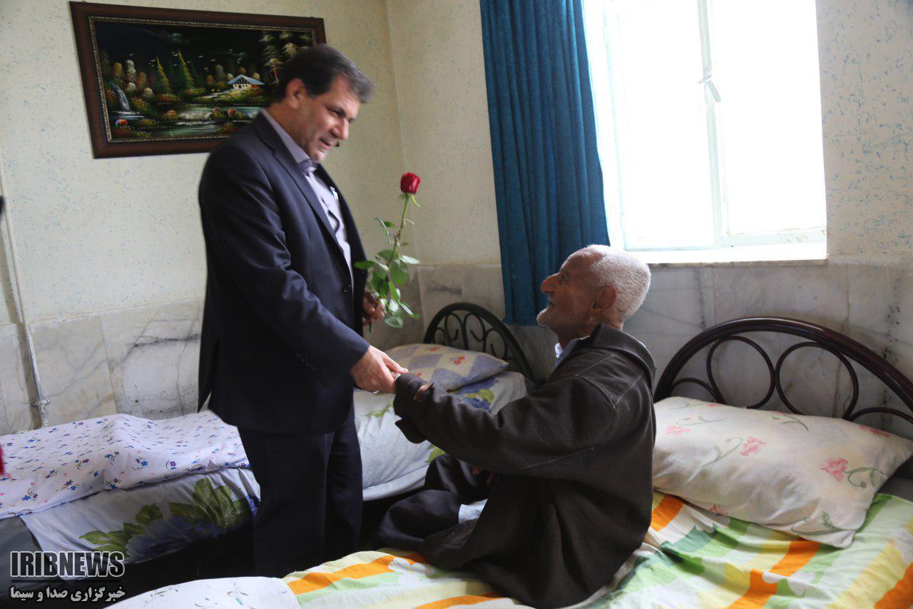 ارائه خدمات پزشکی و روان پزشکی به سالمندان استان