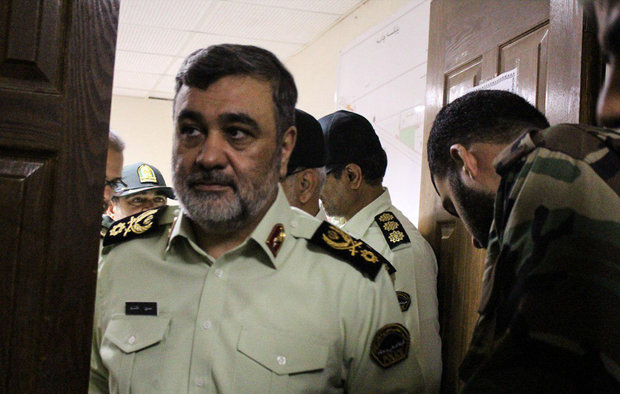 فرمانده ناجا سرزده از برخی کلانتری های حاشیه مشهد بازدید کرد
