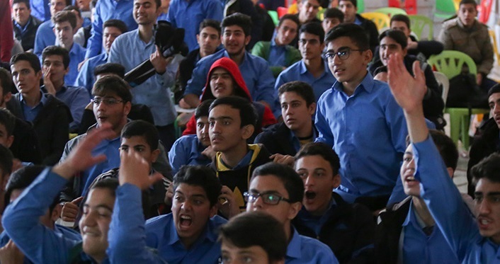 تماشای گروهی فینال پرسپولیس در مدارس اراک