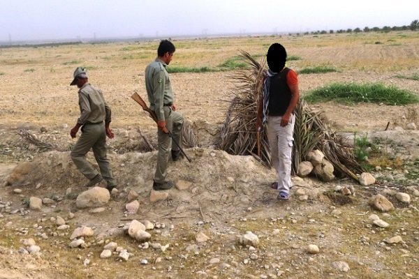 دستگیری دو شکارچی متخلف در شهرستان بندرلنگه