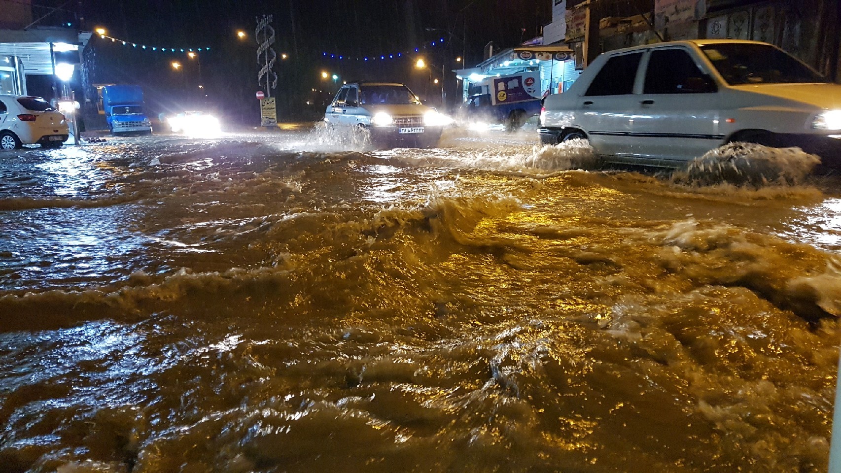 بارش ۱۲۰ میلیمتر باران در شهر یاسوج