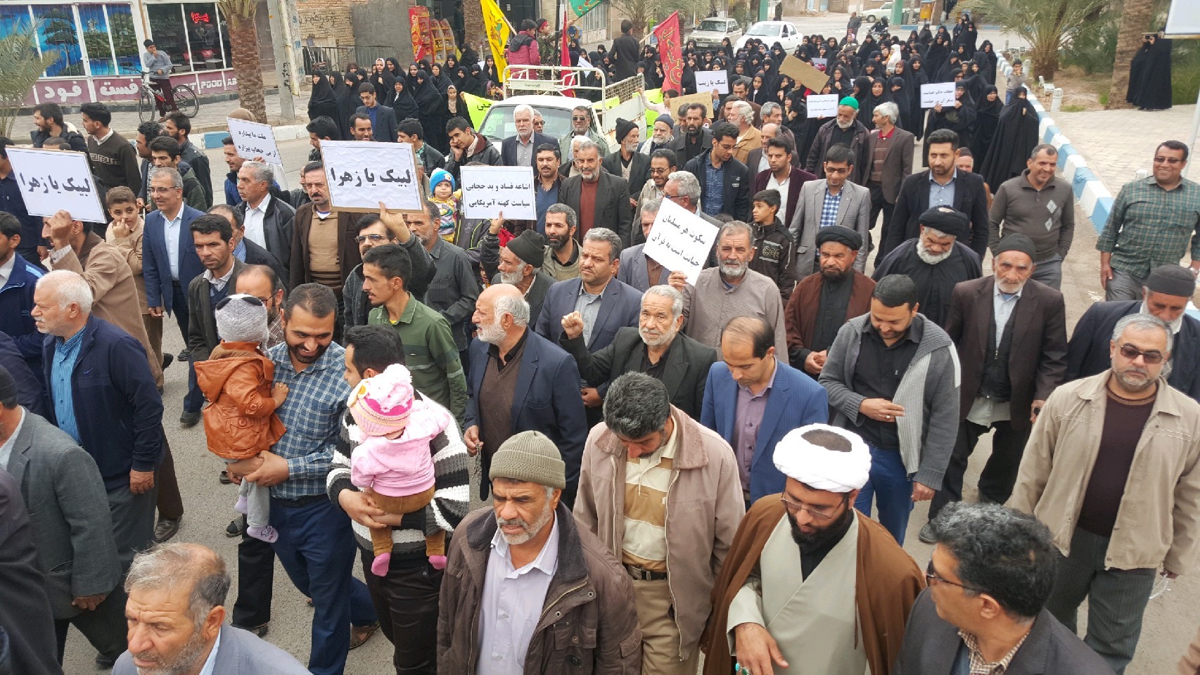 راهپیمایی جمعی از نمازگزاران شهر خور در حمایت از حجاب و عفاف