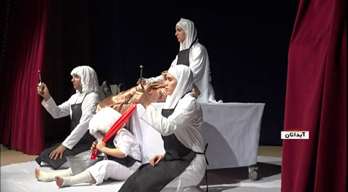 اجرای تئاتر با چاشنی نقد اجتماعی در آبدانان +گزارش