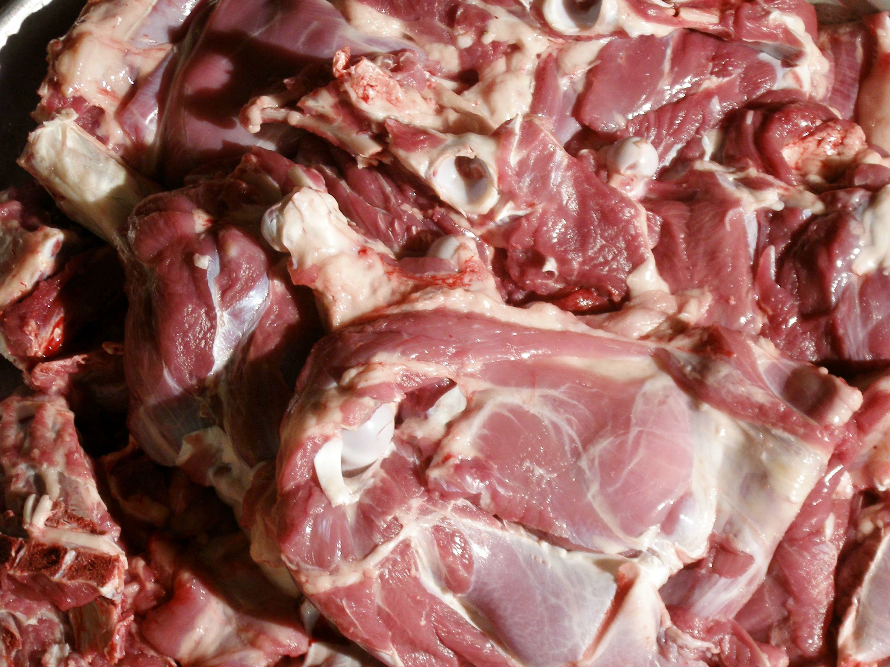 برخورد با توزیع و عرضه دام و گوشت بصورت غیر مجاز در هرسین