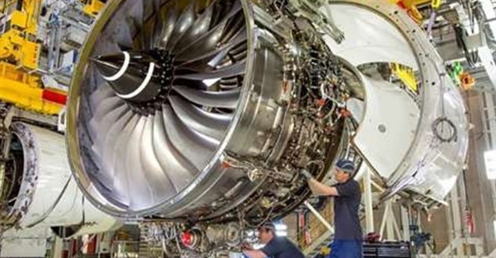 تعمیر موتور هواپیما بدست متخصصان کشورمان