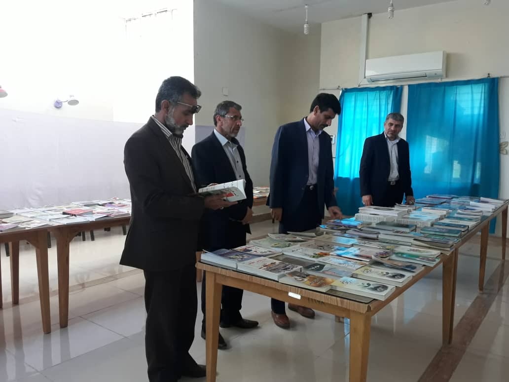 گشایش نمایشگاه کتاب در شهر رفیع هویزه 