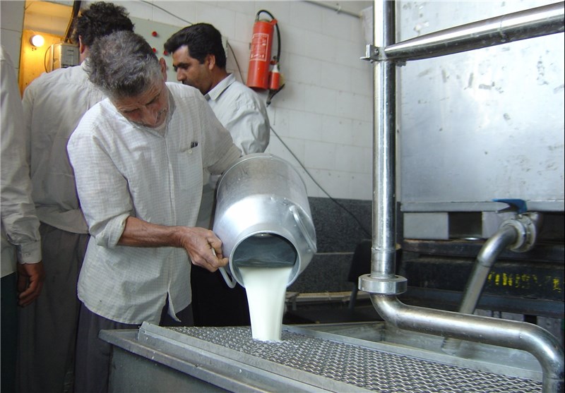 بررسی میزان تولید و دریافت شیرخام در کارخانجات لبنی و شیر خشک