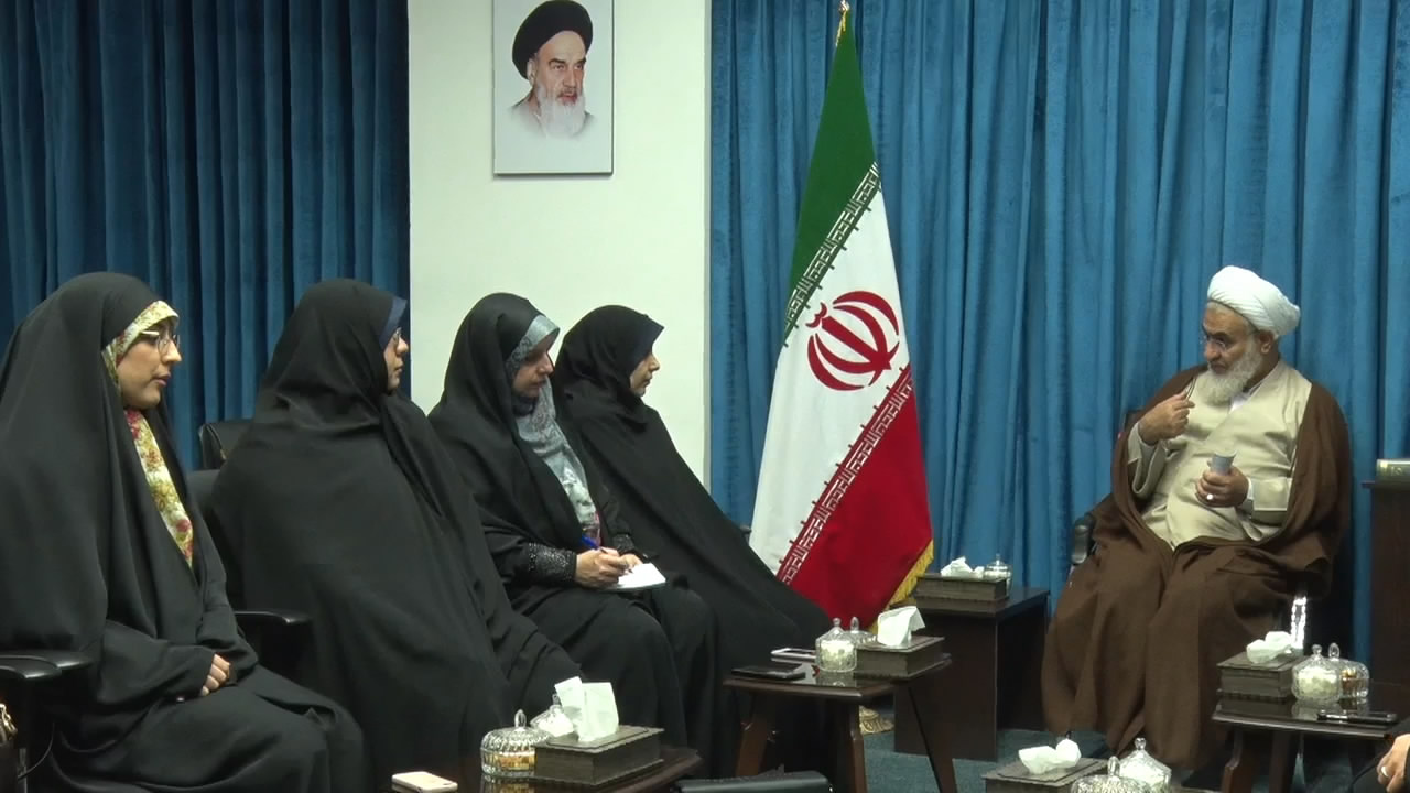 نماینده ولی فقیه در استان: زنان پیشتاز فعالیتهای فرهنگی اند
