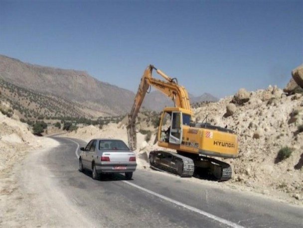 اصلاح نقاط حادثه خیز جاده کفش کنان در شهرستان بهمیی