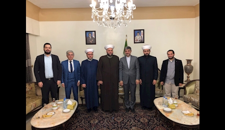 دیدار هیئتی از شخصیت های اسلامی لبنان با سفیر کشورمان