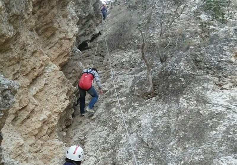 نجات کوهنوردان گرفتار در کوه چرخی ساوه