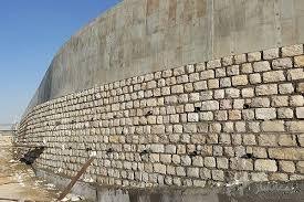 اجرای طرح دیوار نگهدارنده وسیل بند روستای لیر بزرگ در سوق