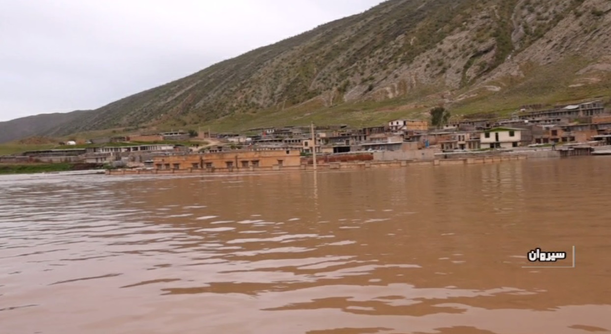 روستای چم شیر همچنان در شرایط بحرانی است