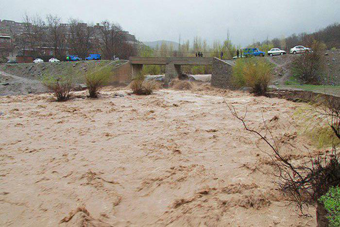 امدادرسانی به روستا‌های مرزی در محاصره سیل درجوانرود