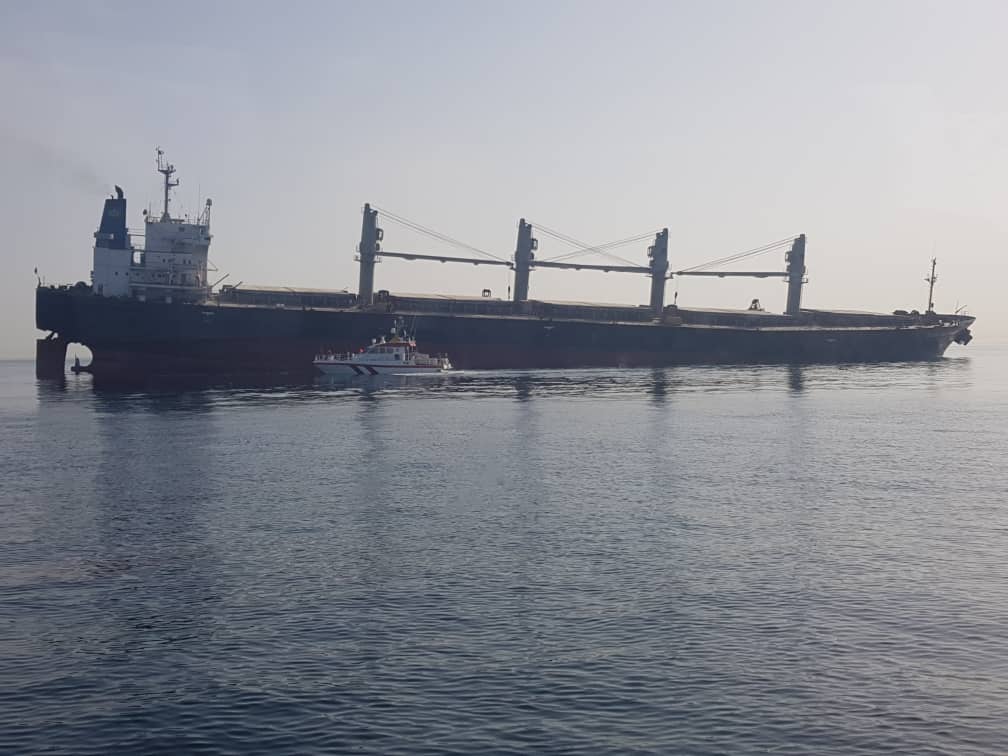 نجات ۱۶ سرنشین کشتی سانحه دیده خارجی در خلیج فارس