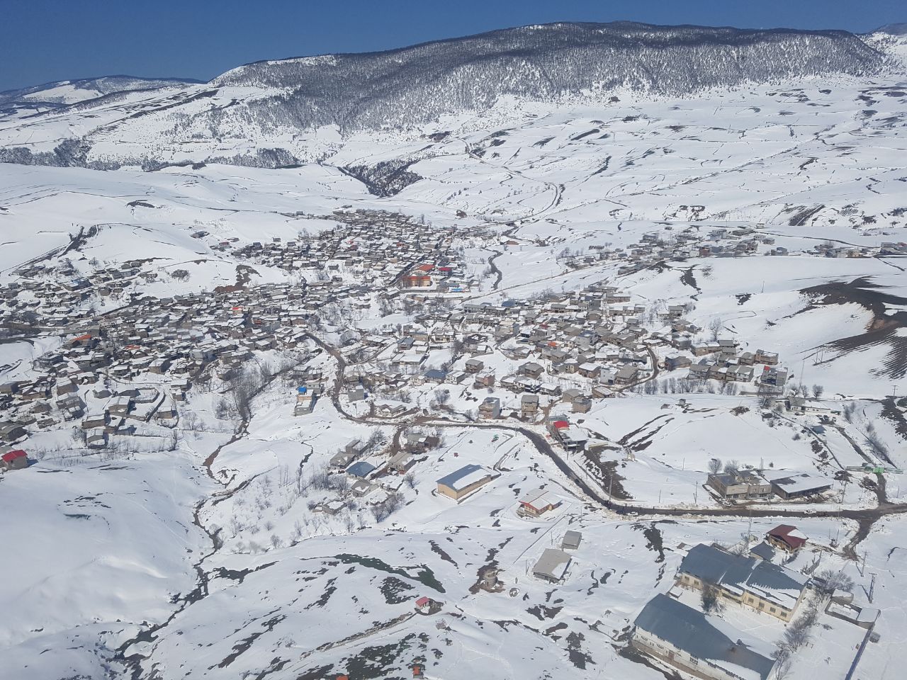 نقل مکان 17 خانواده حسین آباد کالپوش بر اثر رانش زمین