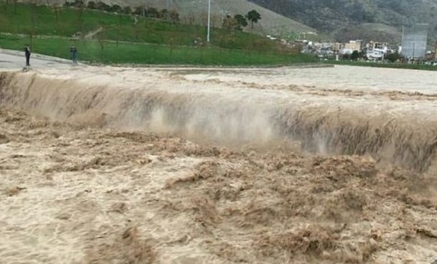 اسکان ۱۴۰ عشایر گرفتار سیل روستای قلات شیراز در مساجد