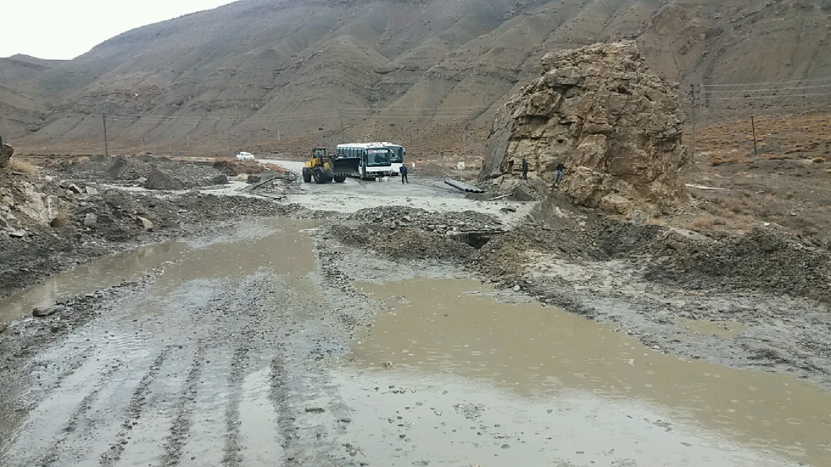 انسداد سه محور ارتباطی در استان سمنان