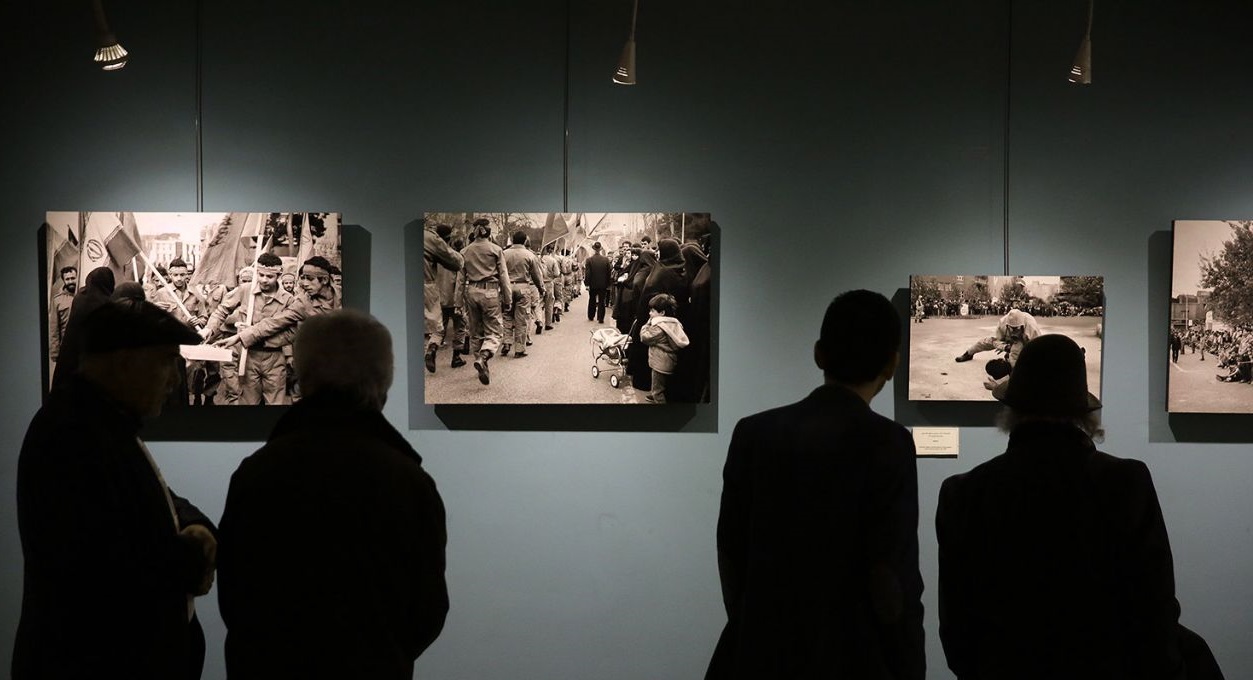 نمایشگاه عکس جنگ در مشهد گشایش یافت