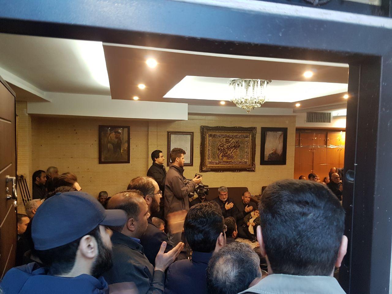 حضور وزیر کشور در منزل شهید سلیمانی