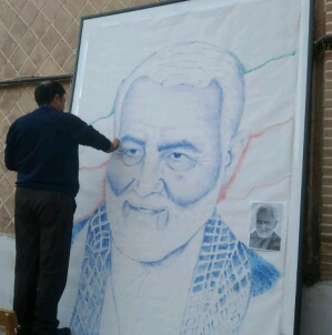 نقاشی تصویر شهید سردار سلیمانی با اثر انگشت راهپیمایان سبزواری
