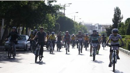 برگزاری همایش دوچرخه سواری یادبود شهید قاسم سلیمانی در مشهد