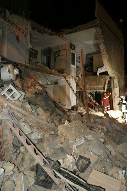 یک کشته در پی ریزش ساختمان در مشهد