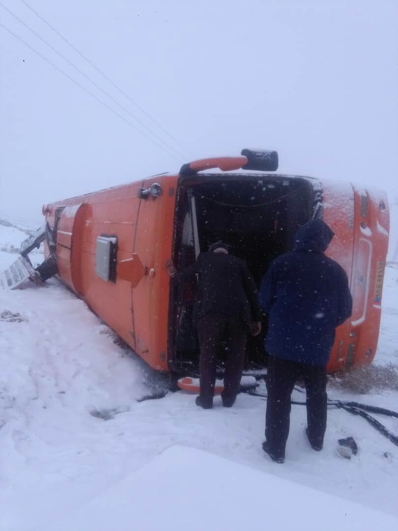 واژگونی اتوبوس در اردستان