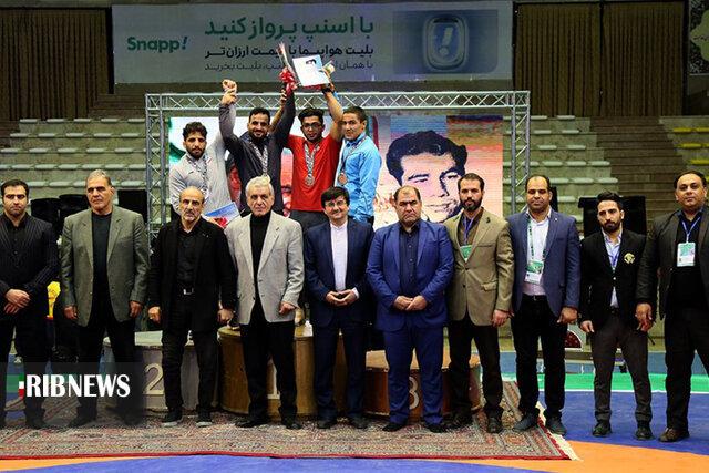 قهرمانی آزاد کار زنجانی در رقابت‌های بین‌المللی کشتی آزاد
