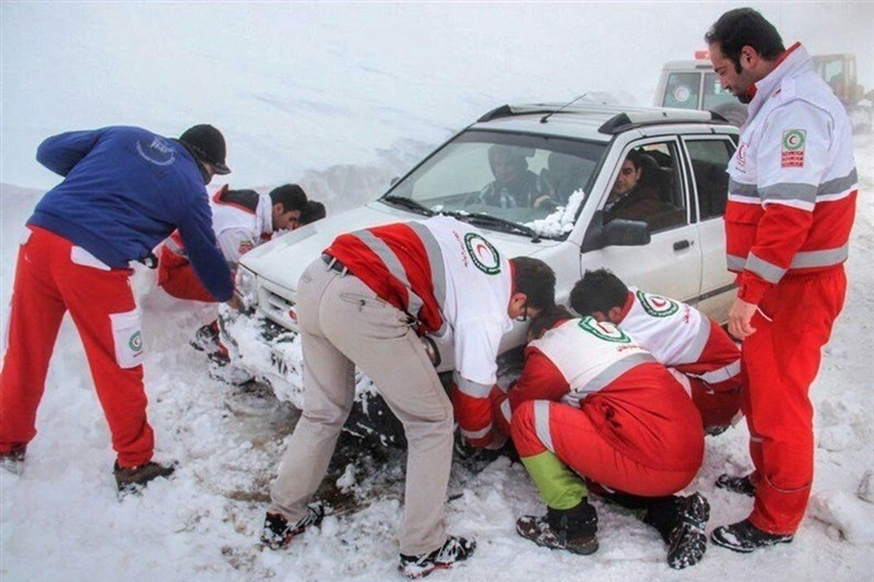 امداد رسانی به ۳۵ مسافر گرفتار برف در جغتای