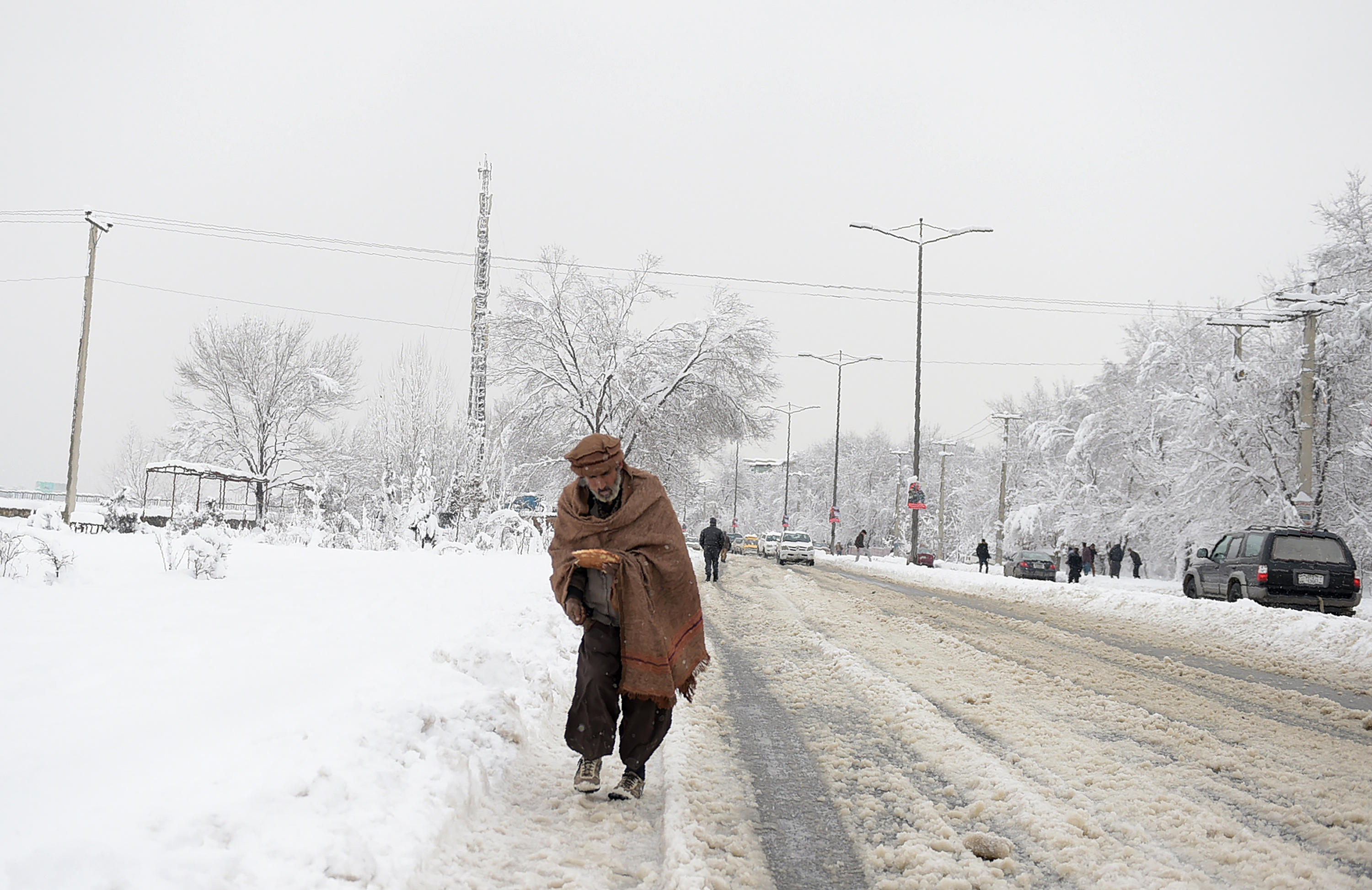 موج سرما در افغانستان همچنان جان می گیرد