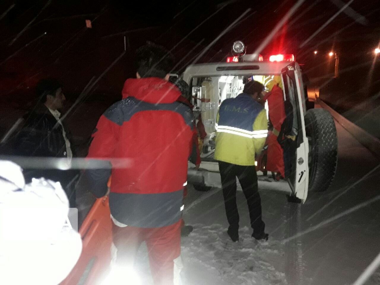نجات 4 زن باردار در کولاک و برف در خراسان رضوی