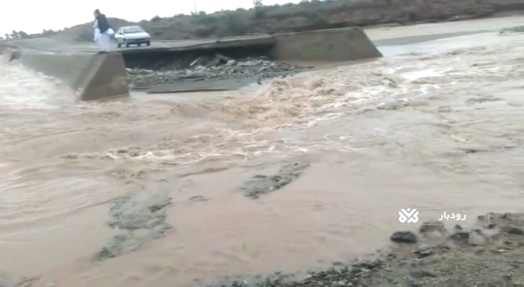 امداد هوایی به دو روستای سیل زده قلعه گنج